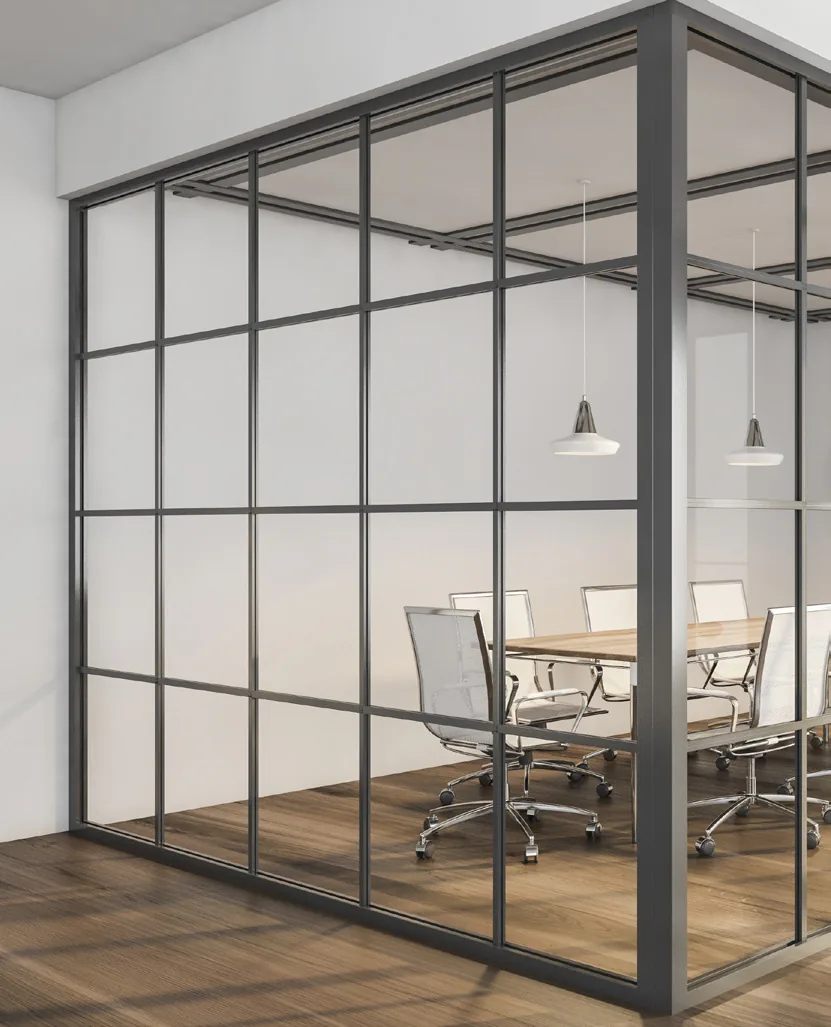 Cloison vitrée en acier dans des bureaux