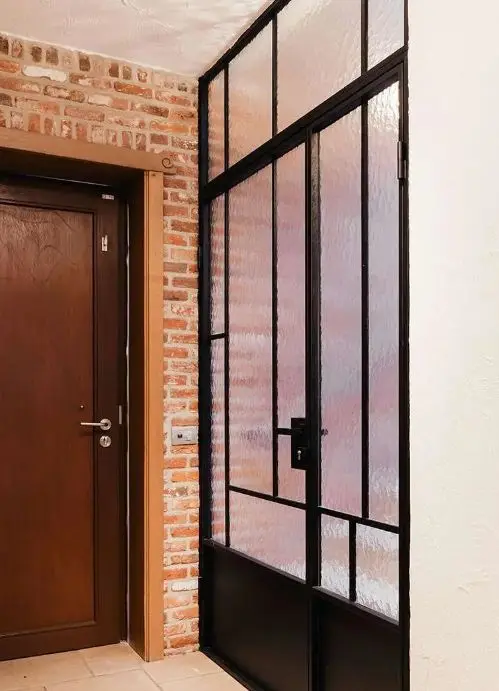 Verrière d'intérieur en acier noir avec vitrage texturé — OTIF